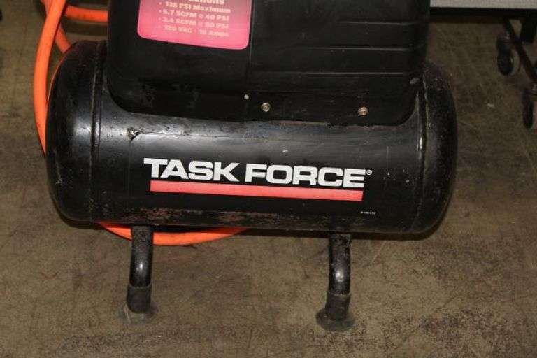 Task Force 3 HP 5-Gallon Air Compressor with Oil-Free Pump and Hose ...
