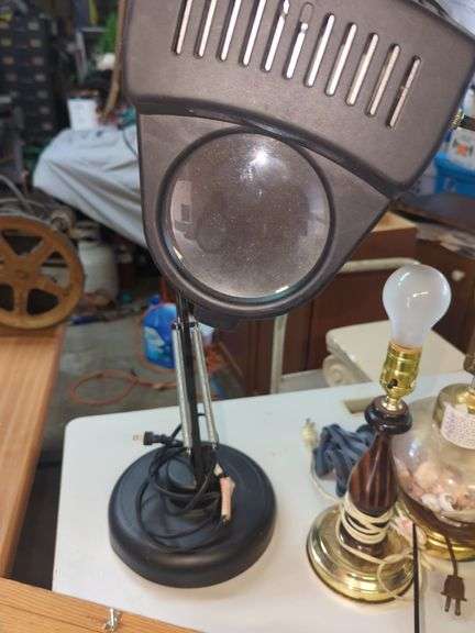 Magnifying lamp