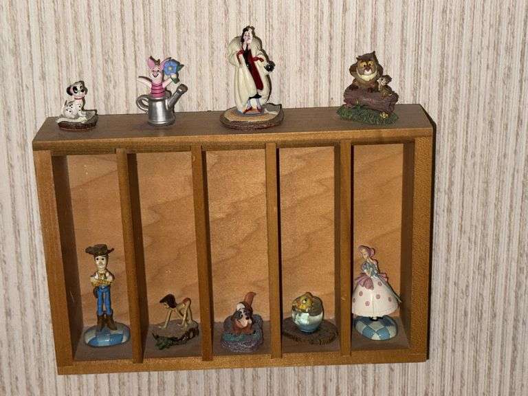 Miniatures Shelf with 8 Disney Figures