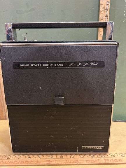 Vintage Solid State Air Castle Radio