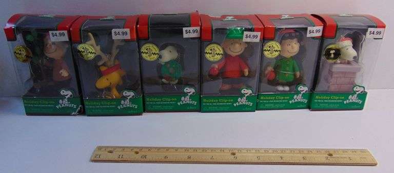 Lot Of (6) Peanuts Holiday Clip-on Figures