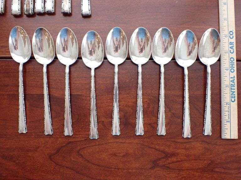 8 Lunt STERLING SILVER - Sm Dinner Spoon - Madrigal Pattern