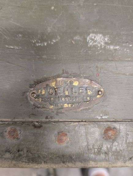 1949 Military-Style Metal Trunk With Dividers
