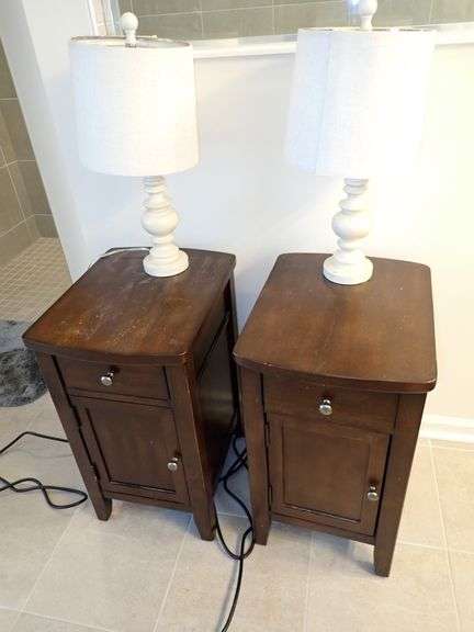 2 matching Universal Furniture Broadmoore nightstands w/electric & 2 matching nightstand lamps