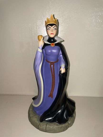Villains “Evil Queen” Figure