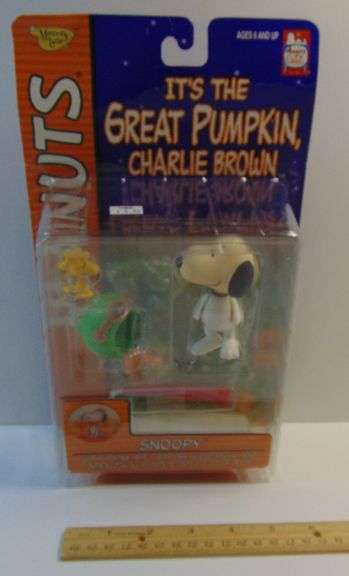 New Memory Lave 2002 "It's A Great Pumpkin Charlie Brown" Snoopy Action Figure