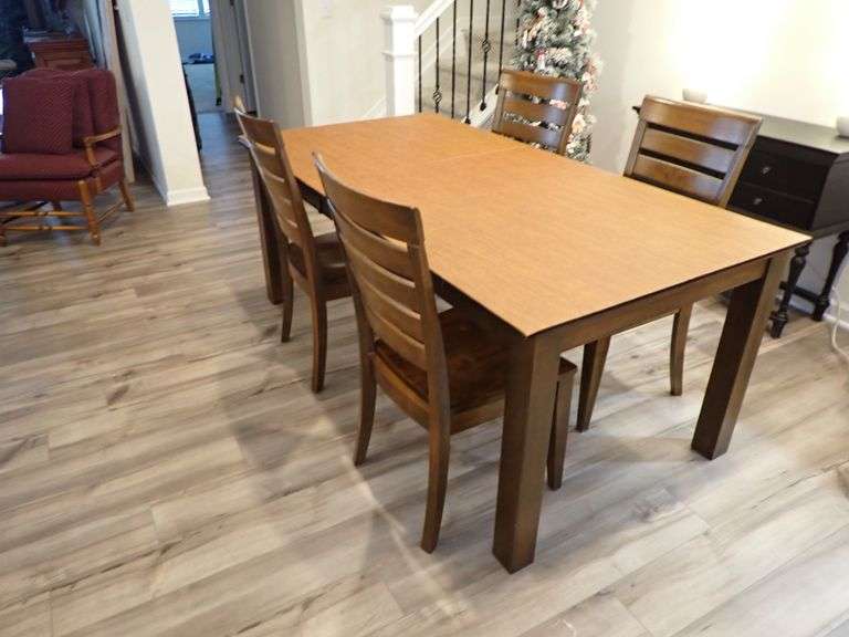 Beautiful All Wood Canadel Table & 4 chair set w/leaf & Tabletop Saver. No scratches