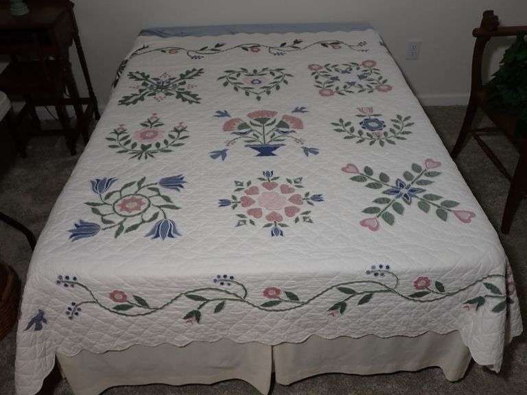 Full Bed w/frame and beautiful country Quilt