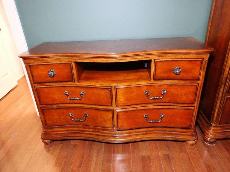 Bassett Tuscany Console 4 over 2 Dresser Console Cubbyhole for electronics.