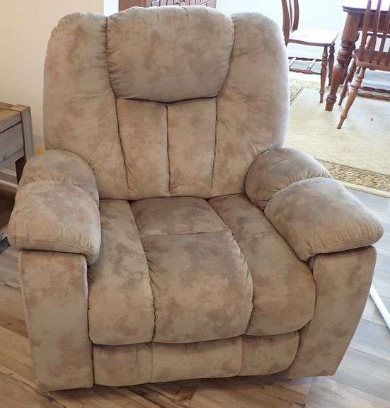 Oversize Recliner w/full body MASSAGE - TESTED FULLY OPERATIONAL - looks new!