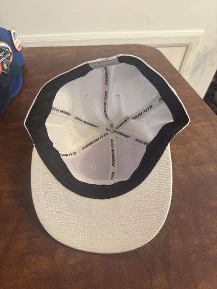 Cleveland Cavaliers SnapBack Size 7 5/8 White