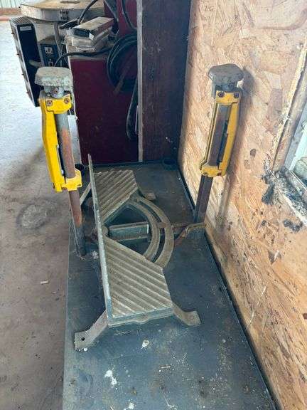 Metal Pipe Bender with Two Hydraulic Jacks