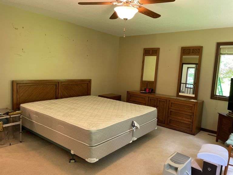 Thomasville King Bed Suite