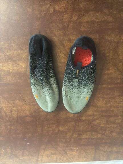 Speedo Water Shoes Size 9