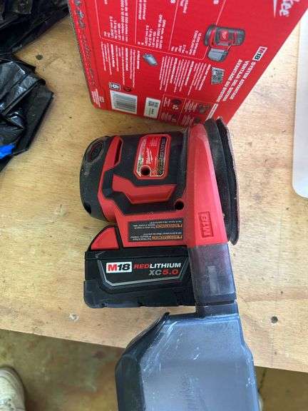 Milwaukee M18 5-Inch Random Orbit Sander with XC 3.0 Battery