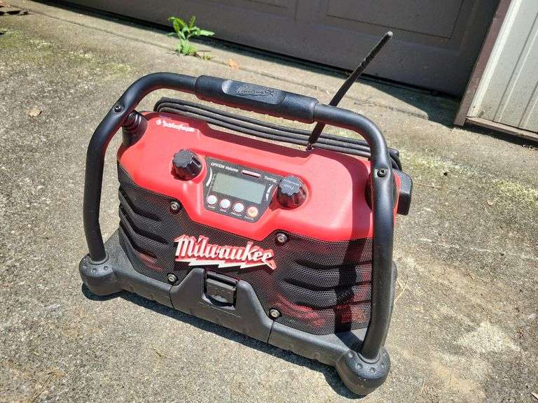 Milwaukee Heavy-Duty Job Site Radio