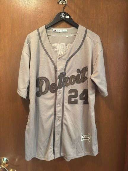 Detroit Majestic MLB #24 Cabrera Jersey Size XL