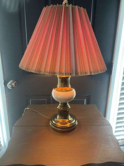 Mid Century Modern Lamp w/ shade