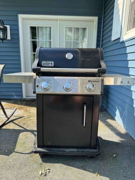 Weber Propane Gas Grill with Ohio State Cover