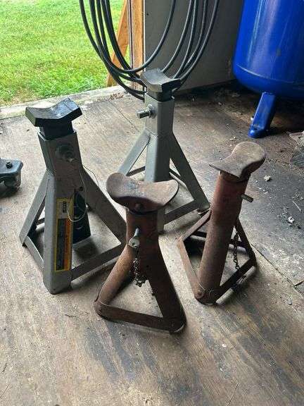 4 Jacks Stands (2 are 6 ton)