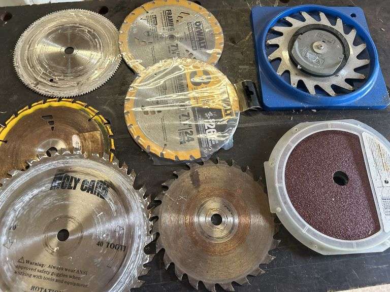 Craftsman 7 1/4” Circular Saw, Case & Blades