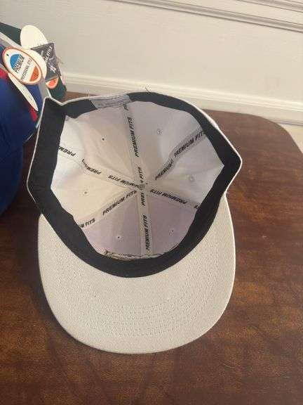 Cleveland Cavaliers SnapBack Size 7 5/8 White