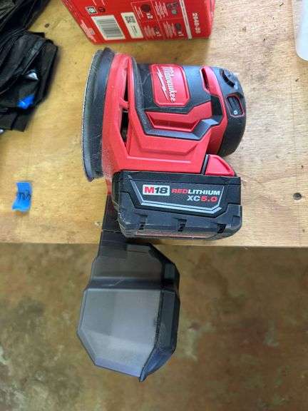 Milwaukee M18 5-Inch Random Orbit Sander with XC 3.0 Battery