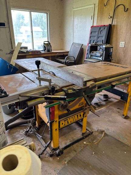DeWalt Table Saw with Extension Table and Dust Collection System