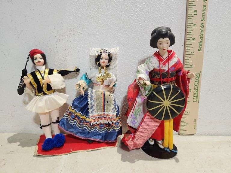 9'' Avon Doll & Souvenir Dolls