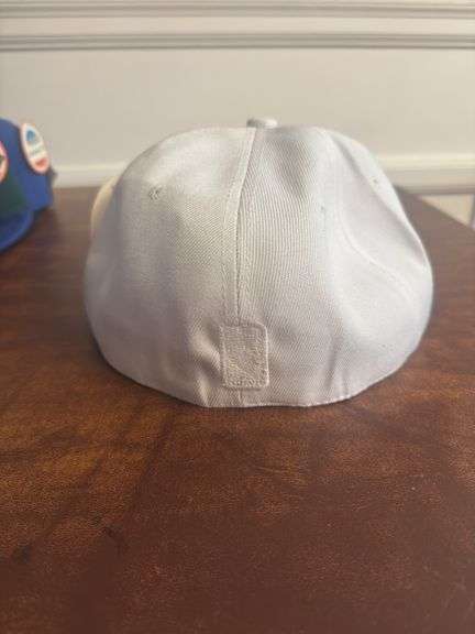 Cleveland Cavaliers SnapBack Size 7 5/8 White