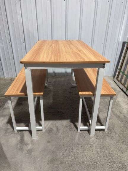 Small dining table w/Benches
