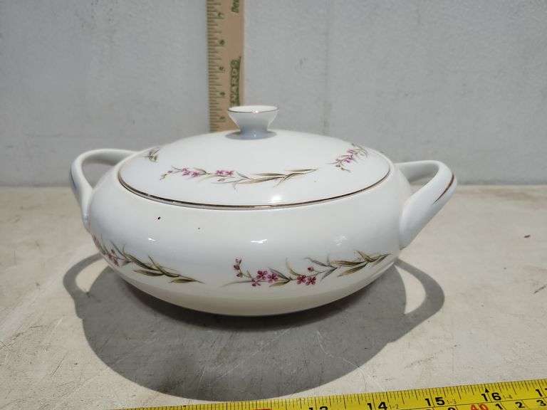 Prestige Fine China Japan Tureen 10'' X 8.5'' X 5''