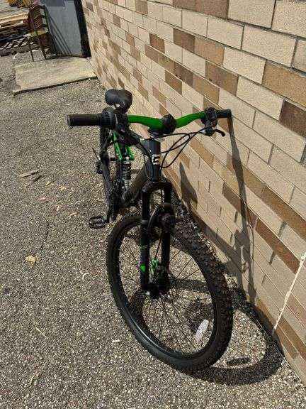 26” Men’s Genesis V2100 Dark Lime Green
