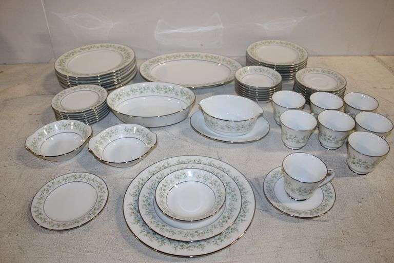 Noritake Savannah China Set