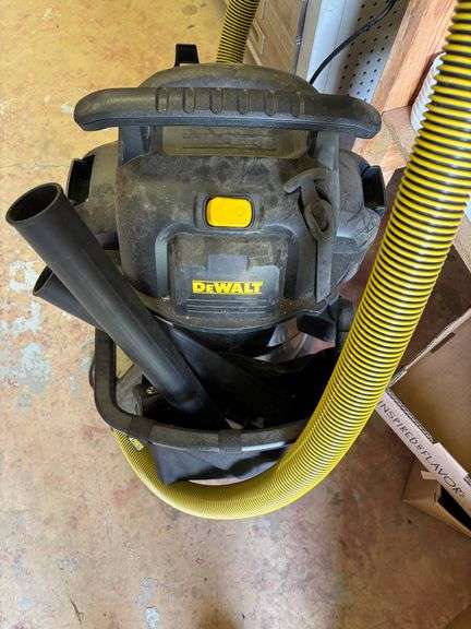 DeWalt 10-Gallon 38-Liter Wet/Dry Vacuum with Accessories