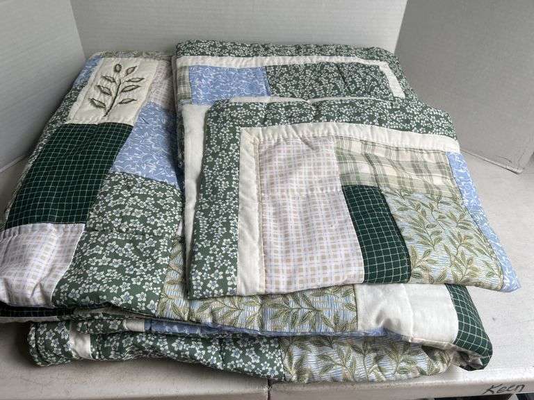 Queen Quilt & Pillow Shams