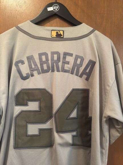Detroit Majestic MLB #24 Cabrera Jersey Size XL