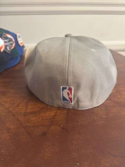 Cleveland Cavaliers SnapBack Size 8 Grey