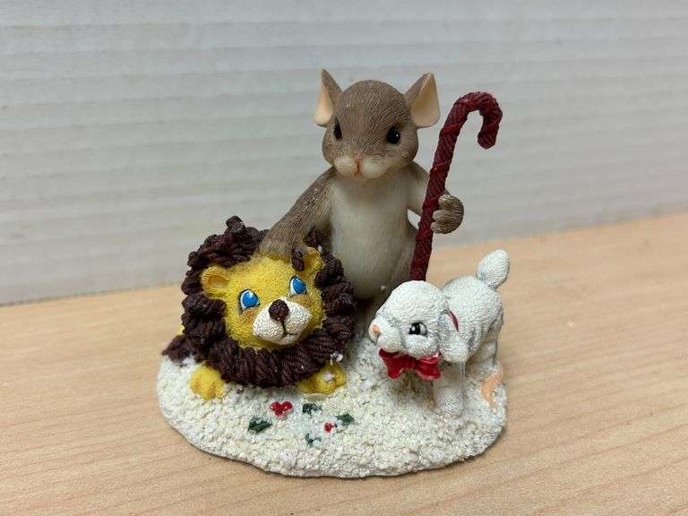 Delightful winter-themed figurine from the Charming Tails collection by Fitz and Floyd. Titled “Dash