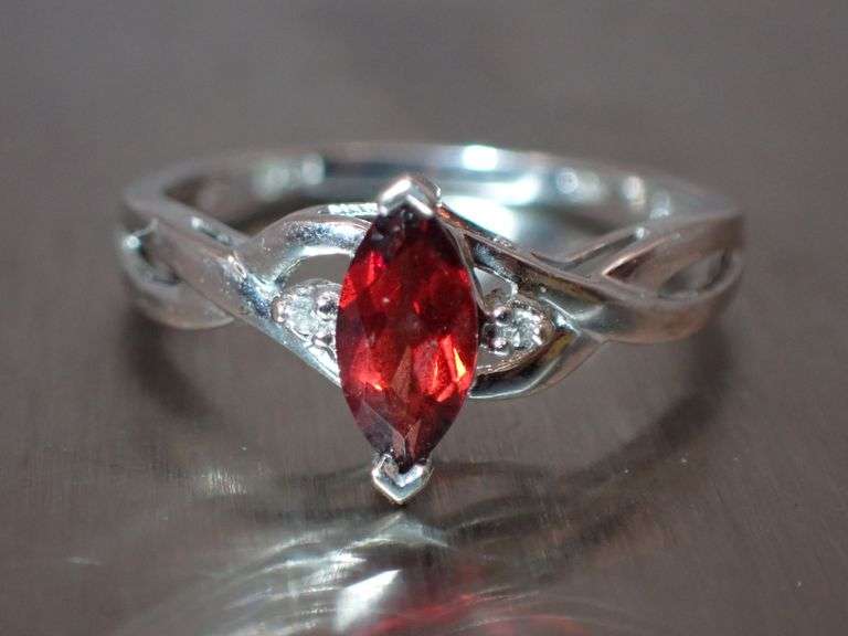1.46g Red Garnet 10k White Gold Ring Sz 7