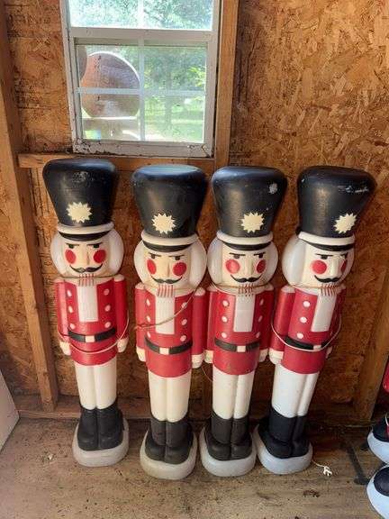 Wilmington- Vintage Blowmolds, Cast iron Decor, Garden Decor, Tools, Toys & Collectibles.