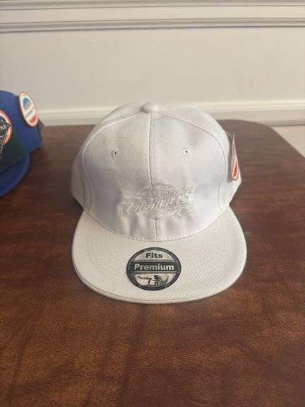 Cleveland Cavaliers SnapBack Size 7 5/8 White