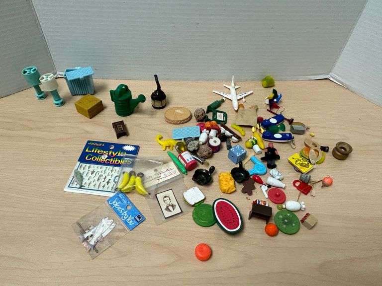 Assorted Miniatures – Mixed Lot of Dollhouse & Lifestyle Collectibles