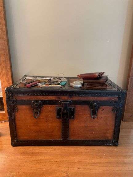 Pocket Knives & Trinkets
