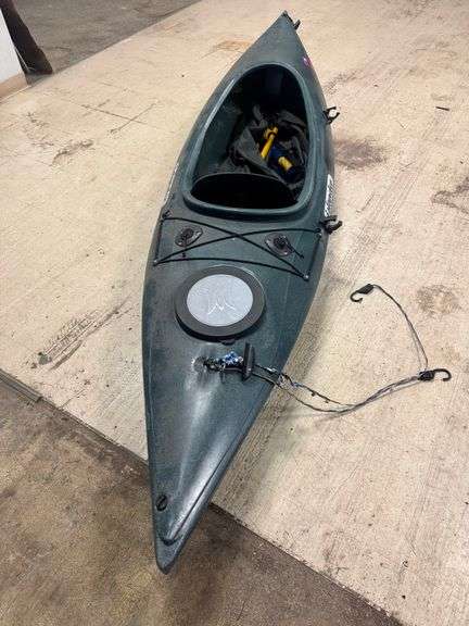 11ft Islander Green Kayak with paddles