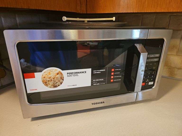 Toshiba Microwave (like new)