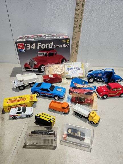 AMT '34 Ford Street Rod Model Missing Body, Covered Wagon Wood Model Kit May Be Missing Pieces, 1983