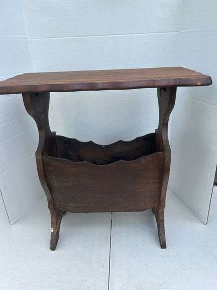 End Table / Magazine Stand