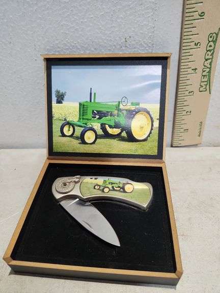 Green Tractor Pocket Knife 1 Faceplate Needs Reglued In Display Box ***Must Be 18 Or Older With I.D.