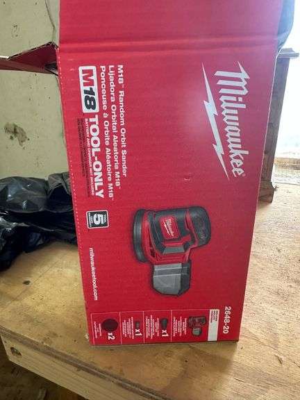 Milwaukee M18 5-Inch Random Orbit Sander with XC 3.0 Battery